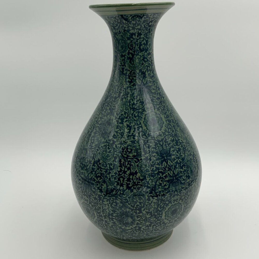 Share Jingdezhen Porcelain Green Glaze over Blue & White Floral-Patterned Vase